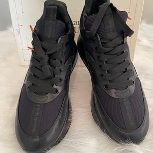 ALEXANDER MCQUEEN Oversized Runner Low-Top Sneakers Black/Silver SZ  43